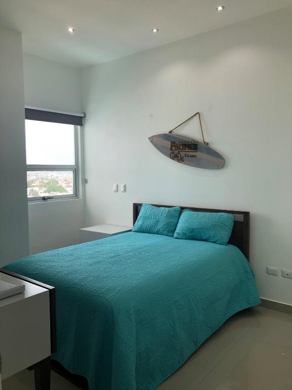 Torre Eme -Stunning bay view & balcony! photo 2