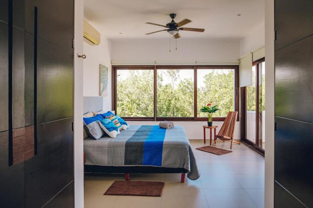 Serene Jungle Villa -Steps from the Ocean photo 2