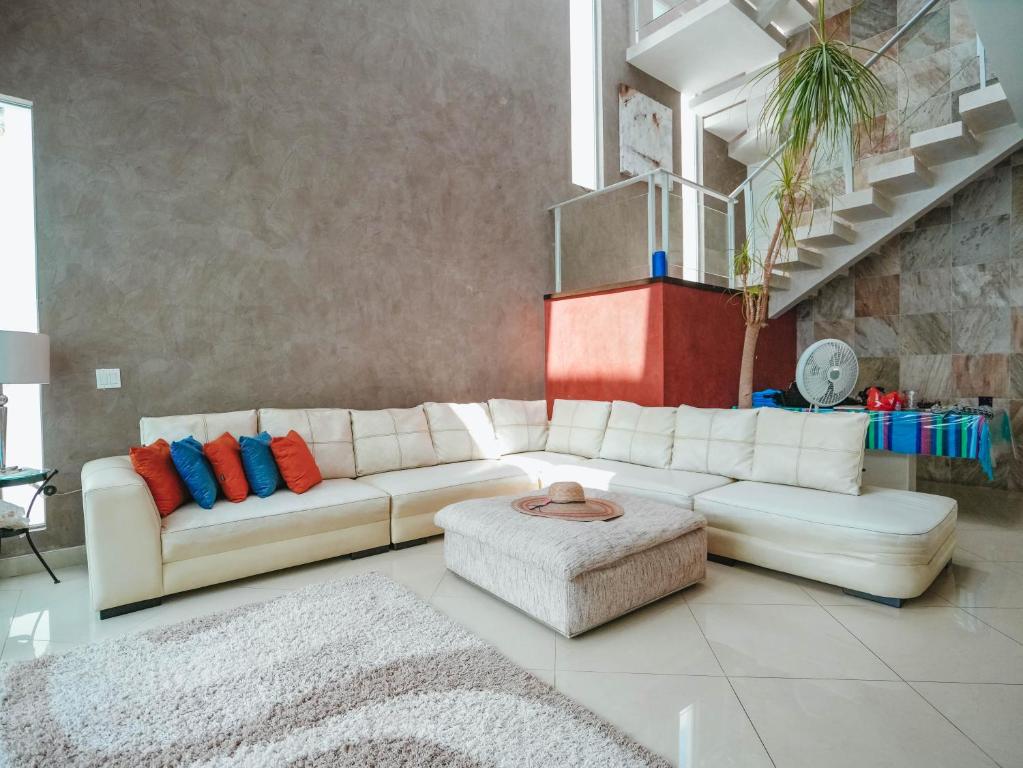 Spacious Luxury Home photo 2