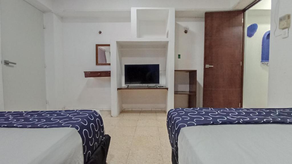 Hotel Tropical photo 2