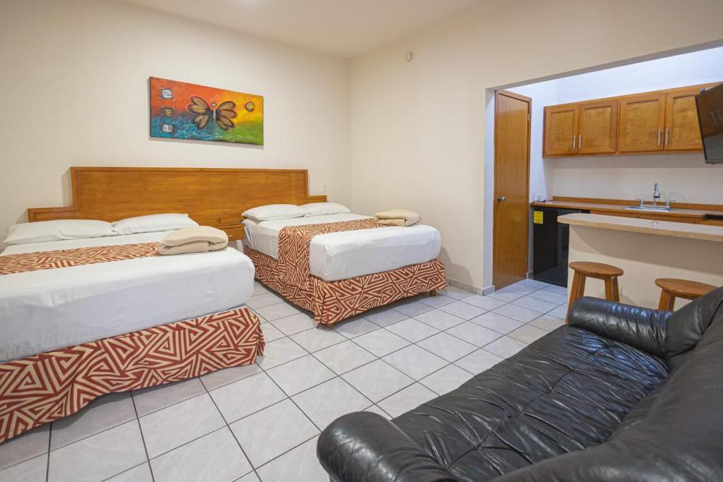 Hotel Salvatierra photo 2