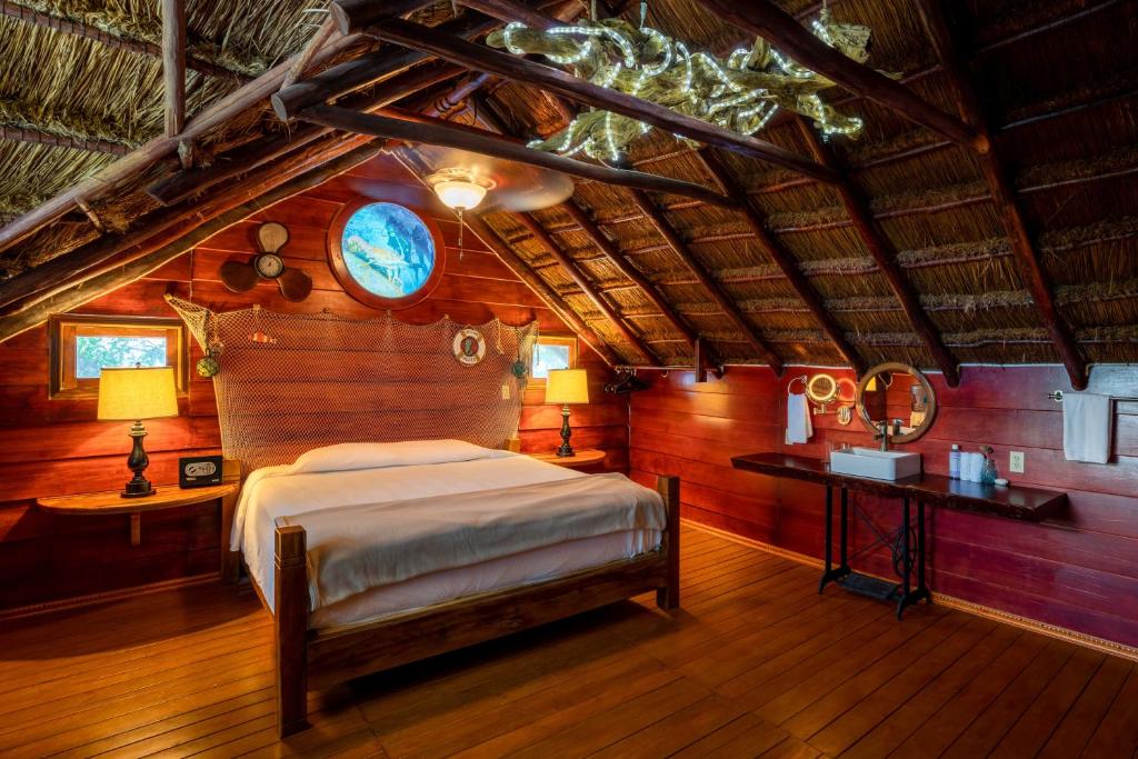 The Diving Lodge Downtown photo 2