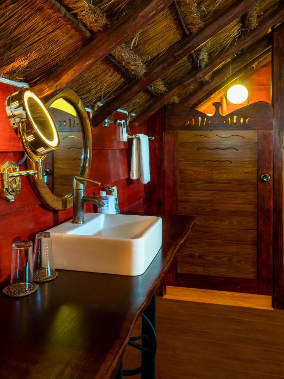 The Diving Lodge Downtown photo 3