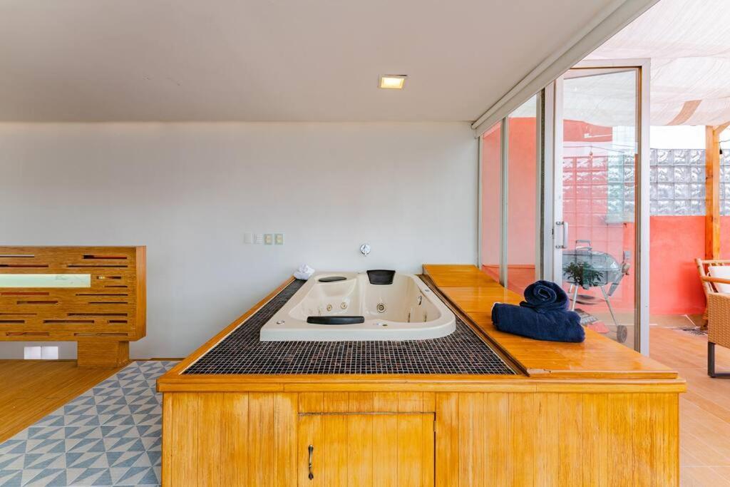 Stylish apartment with private roof top & jacuzzi photo 3