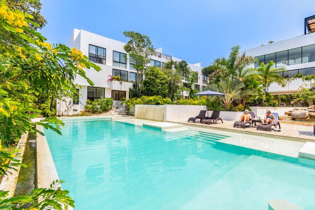 Tropical Bliss Apartments 3 Pools Rooftop Lounge and Gym — photo 1