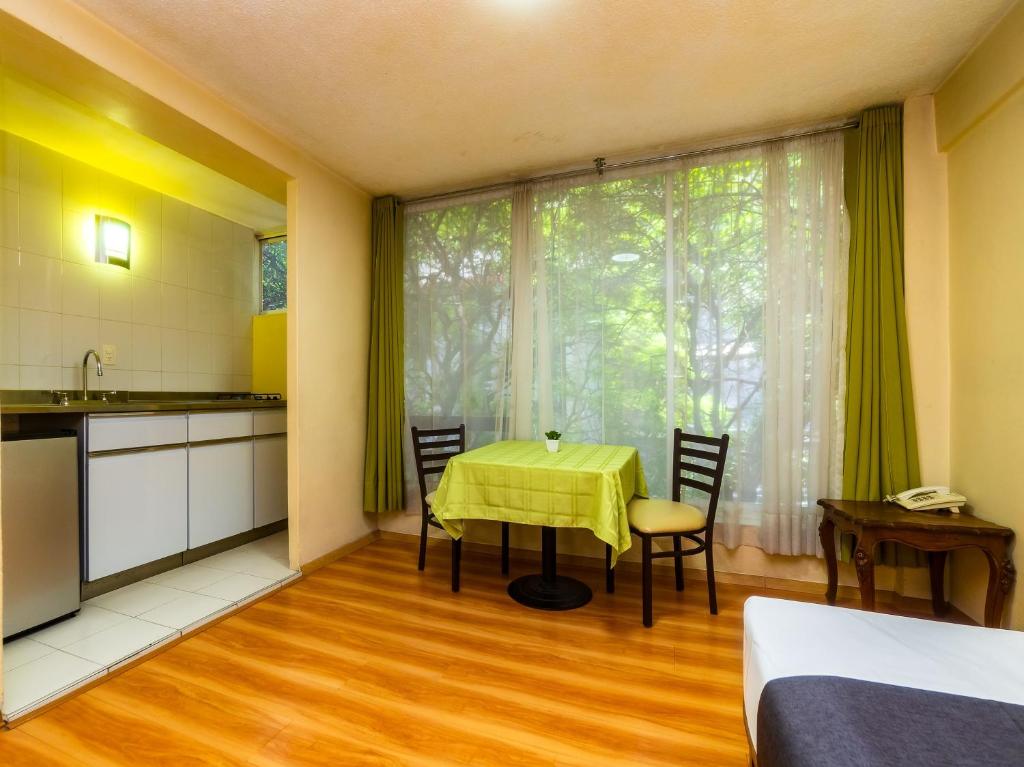 Capital O Hotel Suites Marne photo 3
