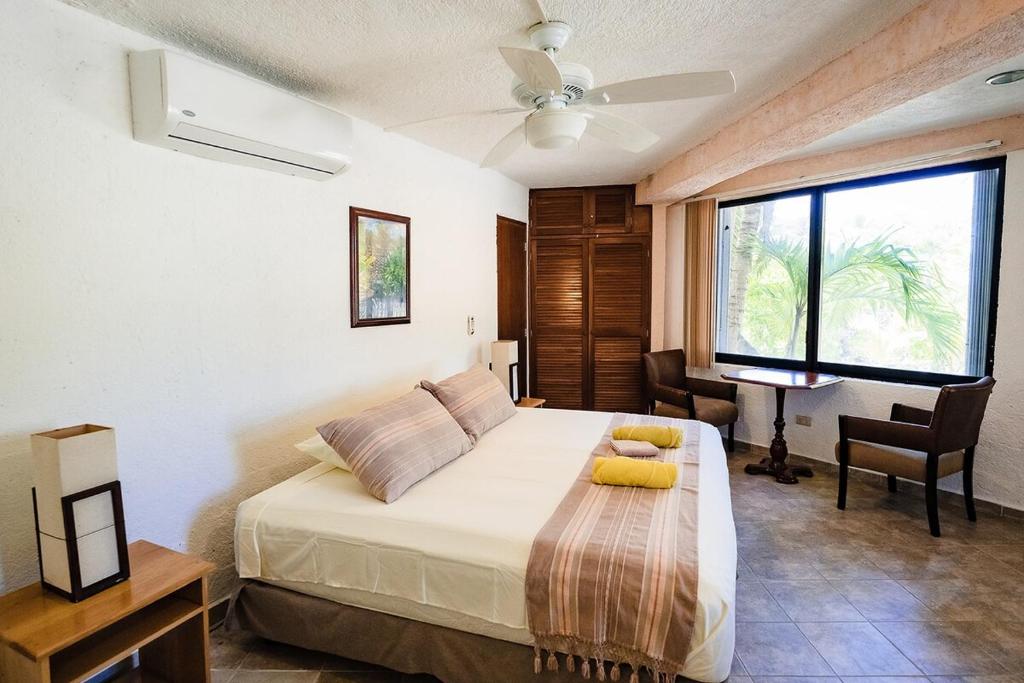 Traditional Beachfront Villa with Cenote photo 2