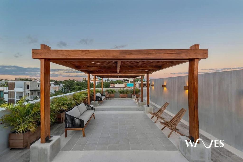 Studio with Great Rooftop Pool photo 3