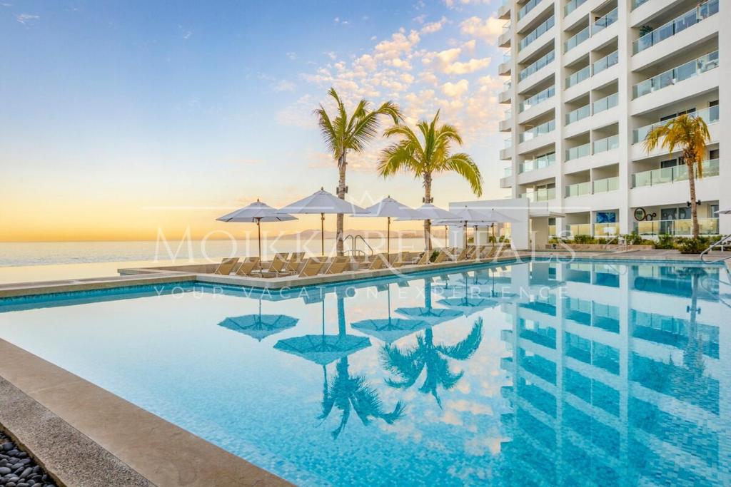 Stunning View Oceanfront Condo by Moikkarentals photo 2