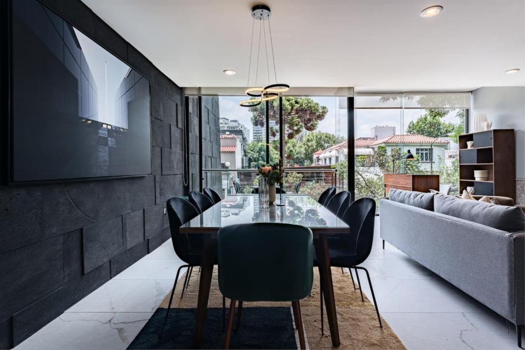 Stylish Polanco Stay Best for Groups with Workspace — photo 1