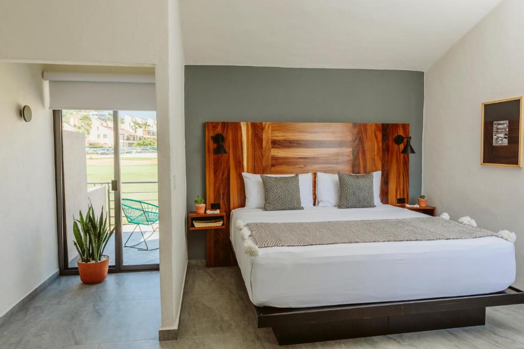 SIX TWO FOUR Urban Beach Hotel photo 2