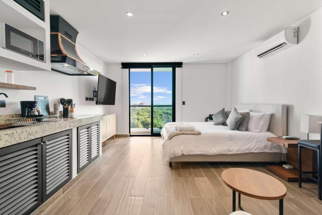 Suite Jungle Studio with Views Walk Everywhere — photo 1