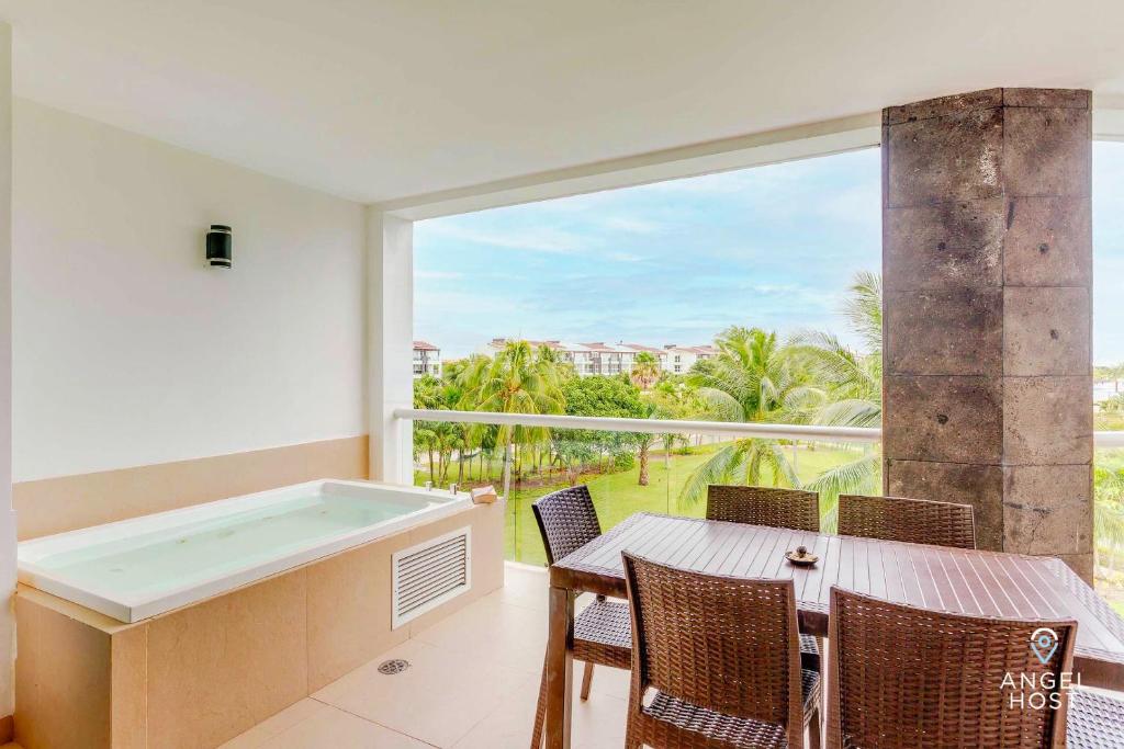 Zen Beachfront Condo photo 2