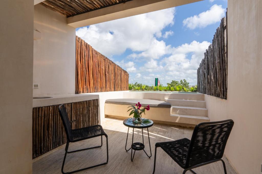 Sapphire - 2 floors condo with private roof and pool & beach club access — photo 1