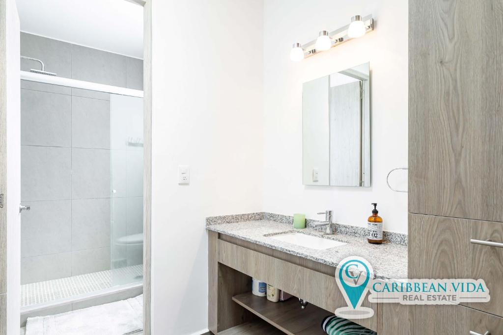 Stylish & bright contemporary 3BD I Pool! photo 3