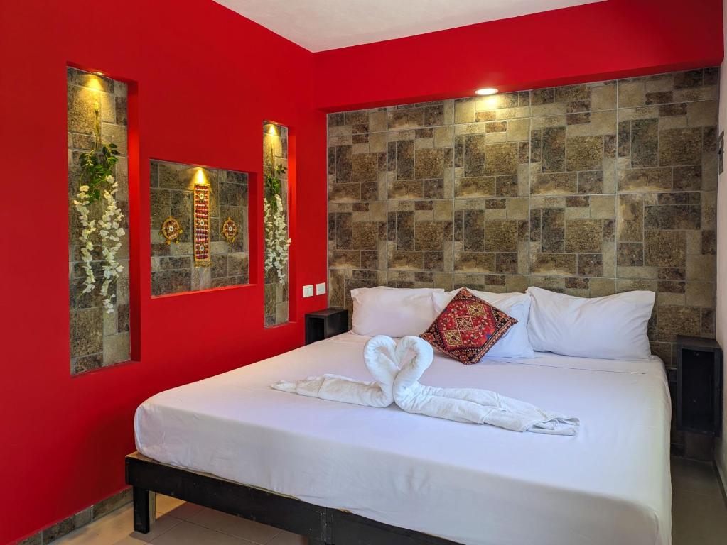 Remote Work in Cozy & Peaceful Suite Steps to Beach & 5th Ave Patio Fast WiFi AC UVA14 photo 2