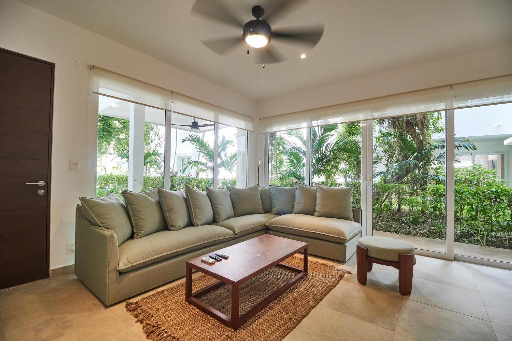 Best Condo with 2 Pools photo 3