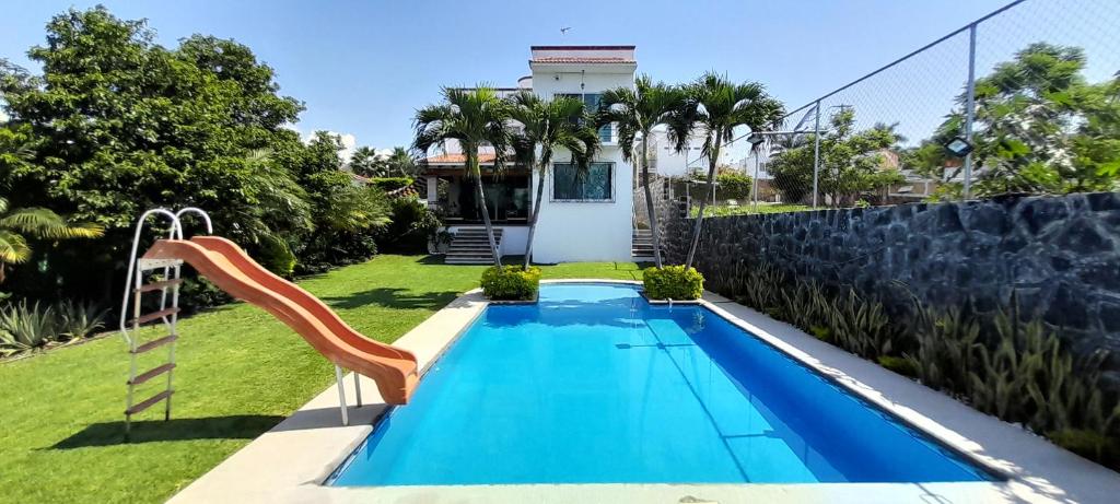 Casa con alberca privada y agradable jardín — photo 1