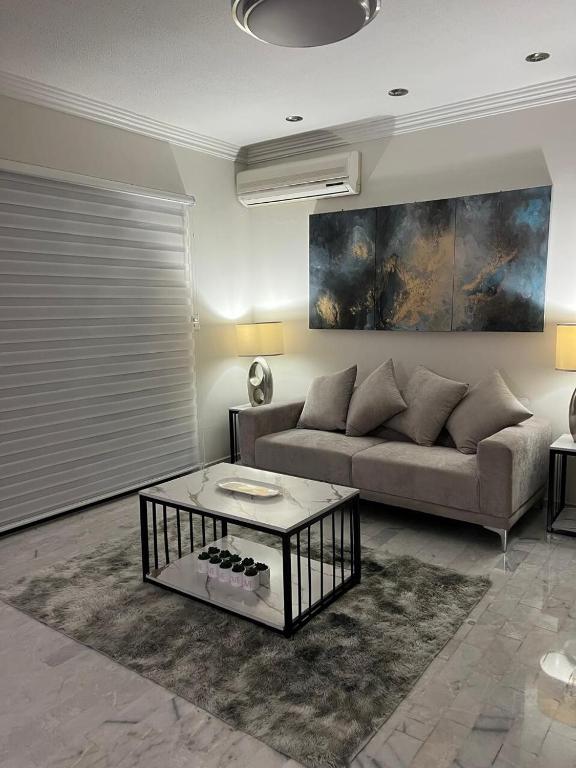 Spacious & Comfortable Home Exclusive Neighborhood photo 2