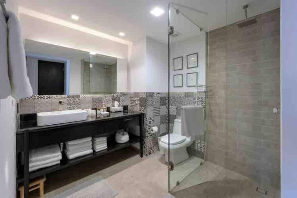 1 bd in the heart of Romantic Zone photo 3
