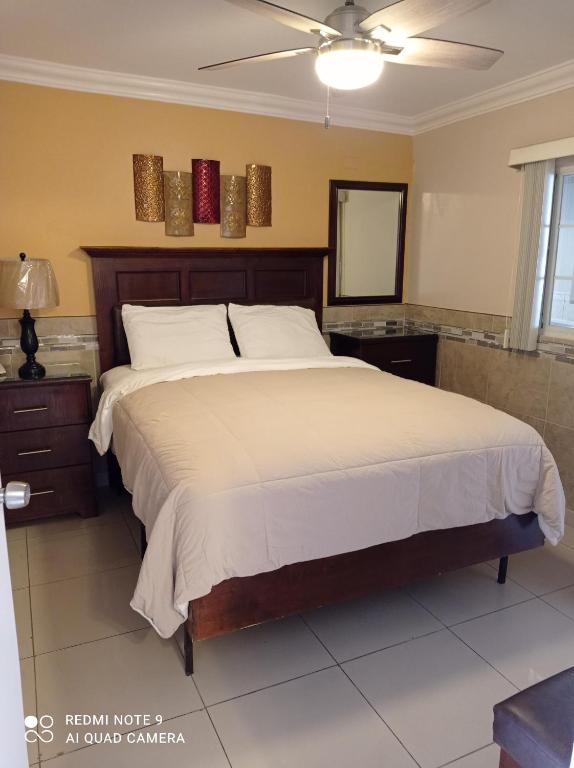 Suites Leon Rojo photo 2
