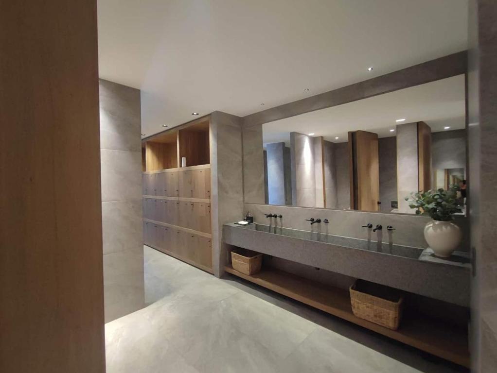 City View Oasis KS Bed photo 3