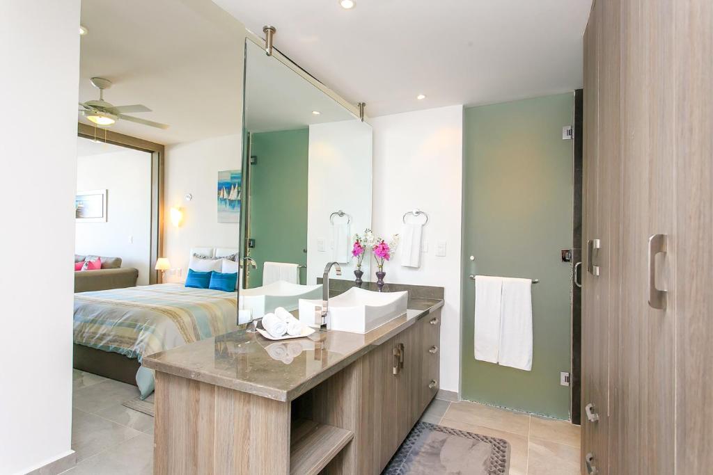 Stunning Marea with Stellar Oceanview Rooftop Pool! photo 3