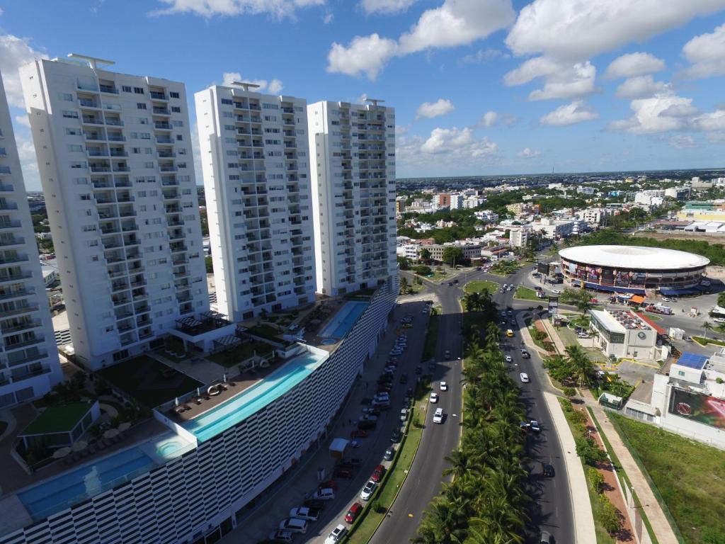 Suites Malecon Cancun photo 2