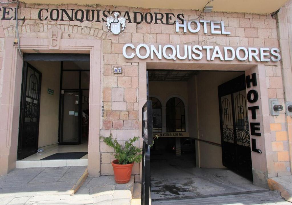 Hotel Conquistadores — photo 1