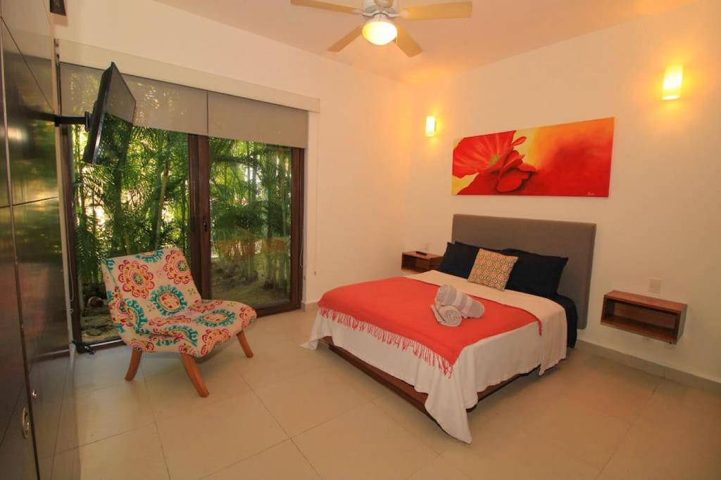 Serene 2BR Home for Quiet Retreat with Pool and Beach photo 2