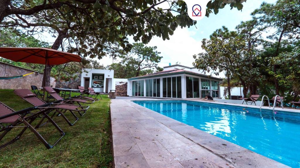 Spacious Villa with Pool and Sports Area — photo 1