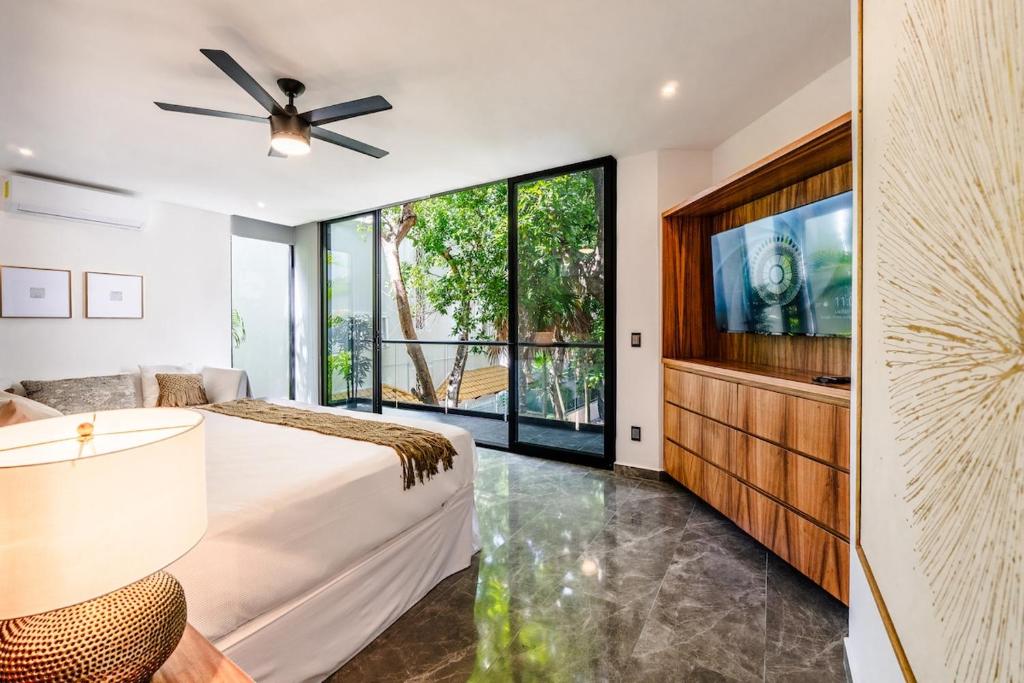 Stunning modern villa with pool and beach access photo 2