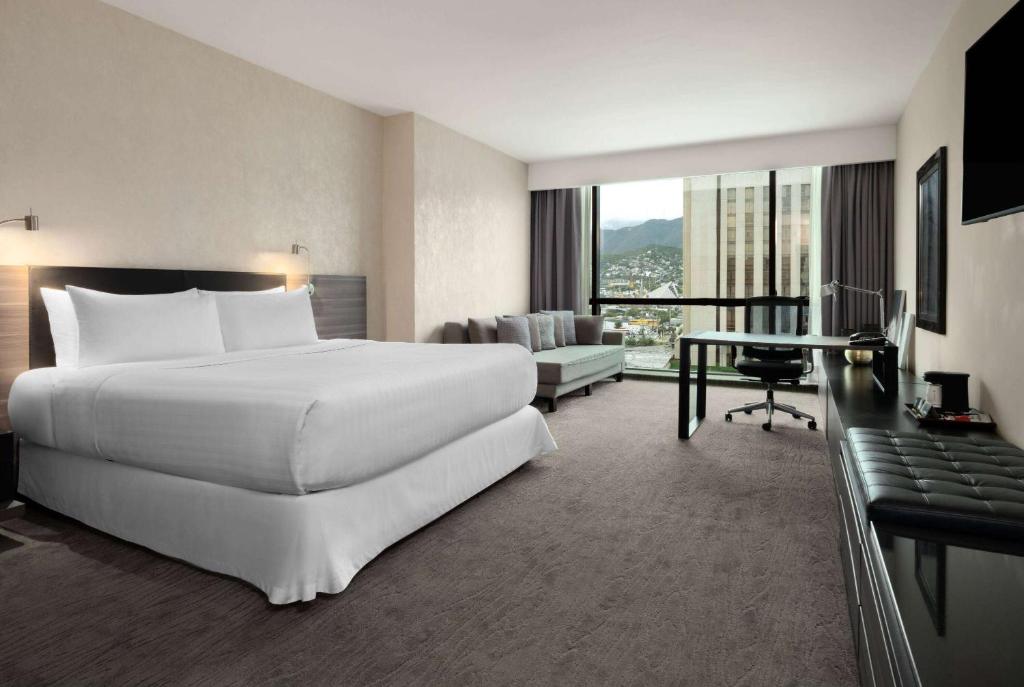 Wyndham Monterrey Ambassador Centro photo 2