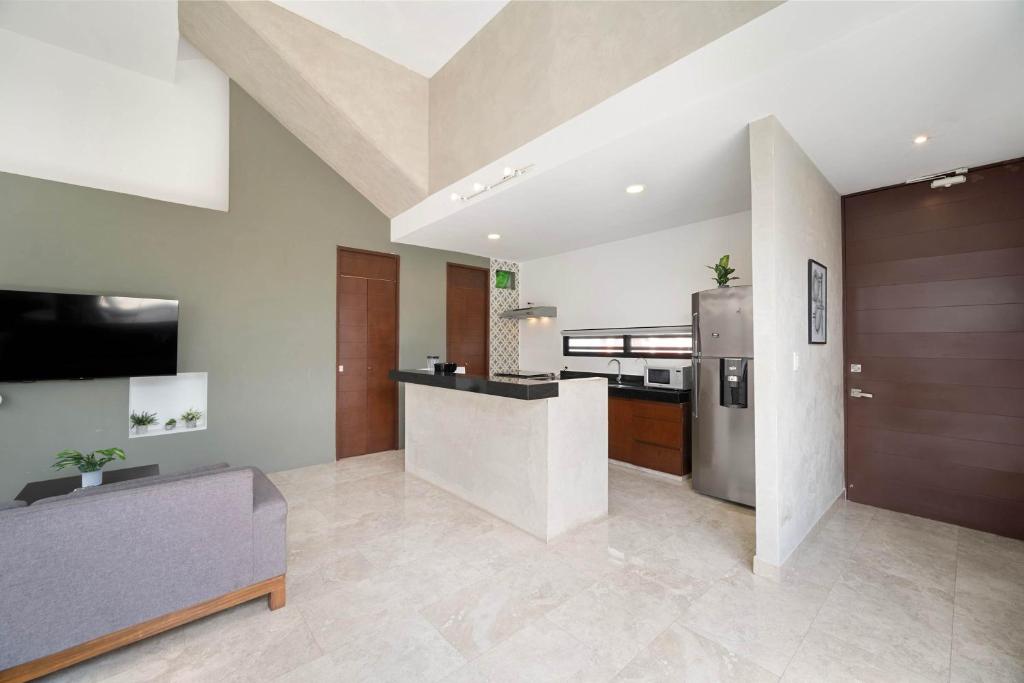 Sunny Mérida Getaway: Spacious 3BR with Pool — photo 1