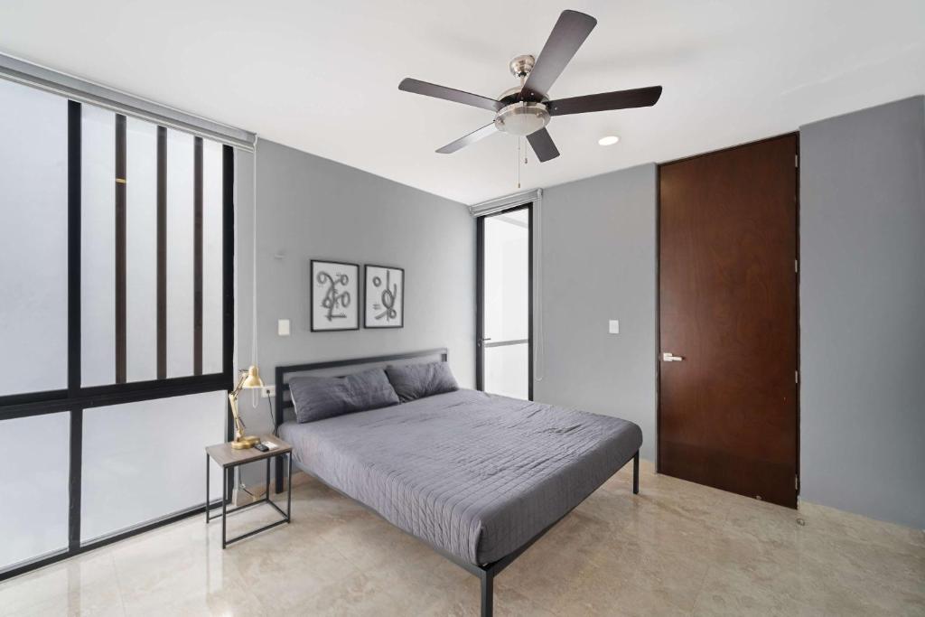 Sunny Mérida Getaway: Spacious 3BR with Pool photo 2