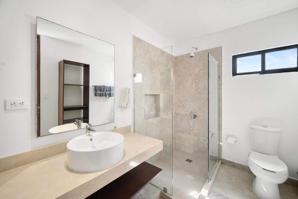 Sunny Mérida Getaway: Spacious 3BR with Pool photo 3