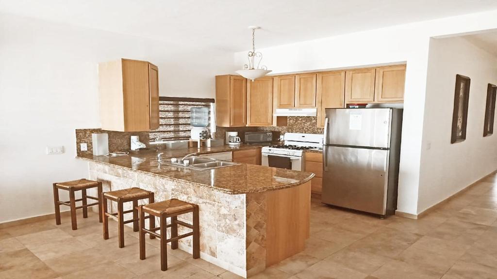 The Suites at Rocky Point 2 photo 3
