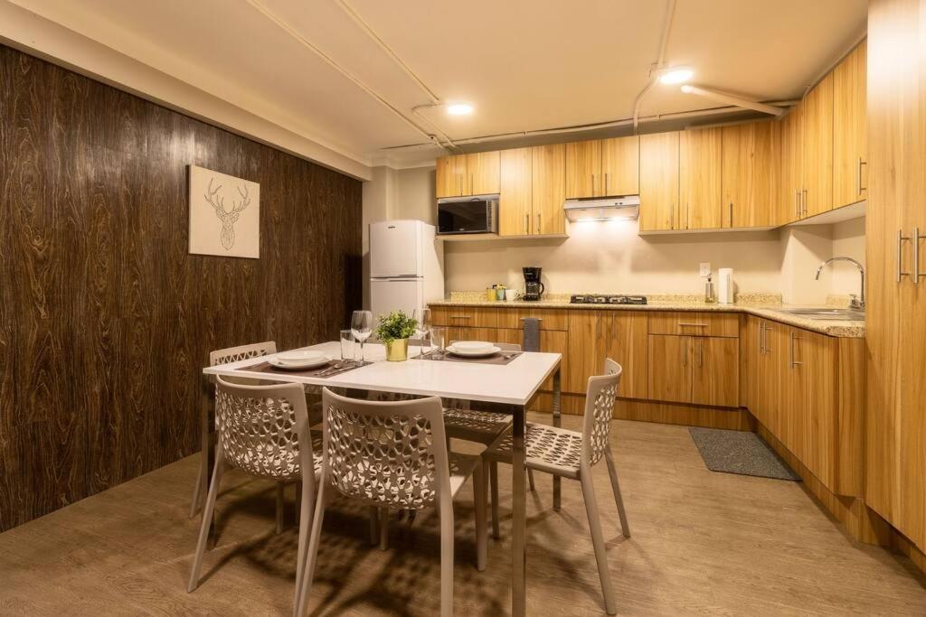 101 Lovely 2Bdrm 2bath apt AC Rooftop photo 3