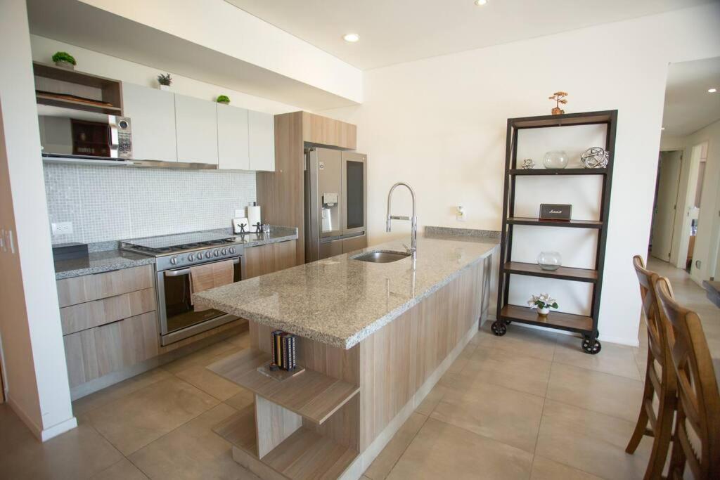 Spacious 3 bedroom apartment with cool amenities photo 2