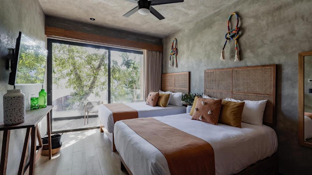 Contemporary Condo Central & Well-Located photo 2