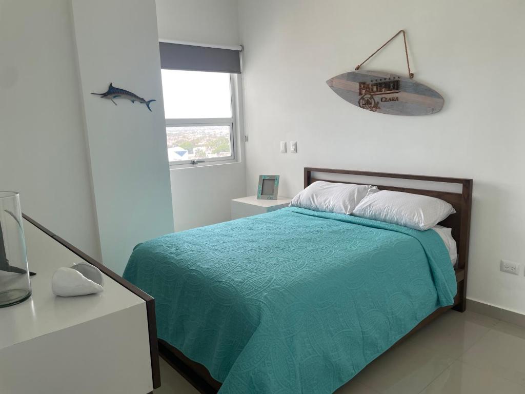 Torre Eme- stunning bay view and balcony! photo 2