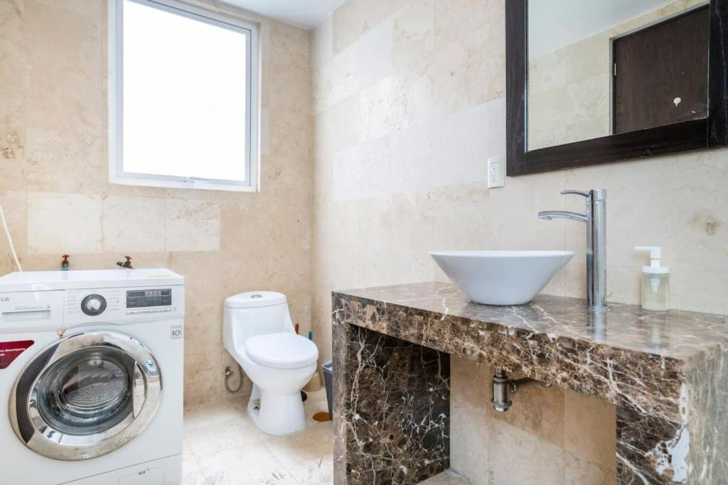 Condesa Residence Amsterdam 102 Stylish 1 bed1 Bath on Amsterdam Av photo 3