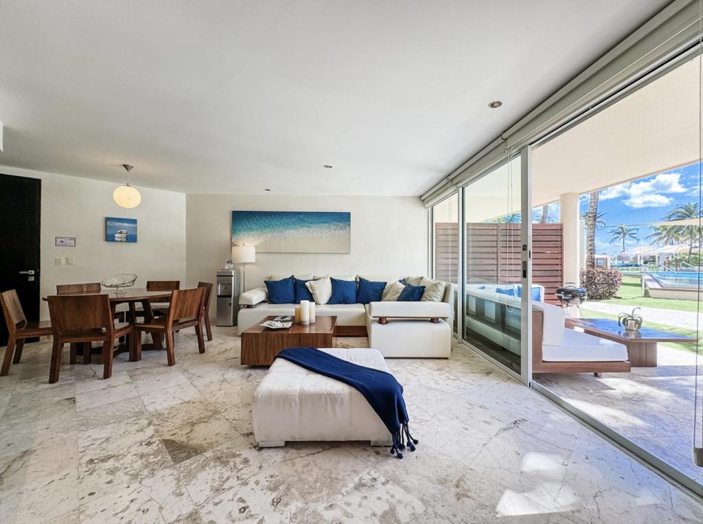 The Elements Beachfront Condos photo 2