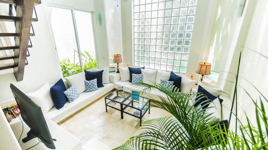 Royal Palms 5 condo photo 2