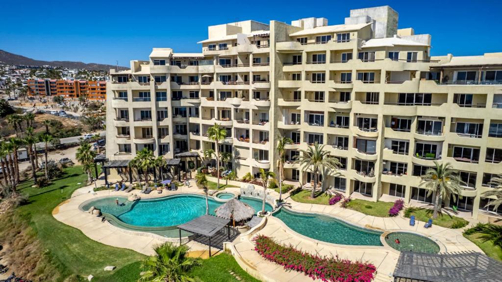 Stunning 2 BR with Ocean Views & Jacuzzi by the Beach photo 3