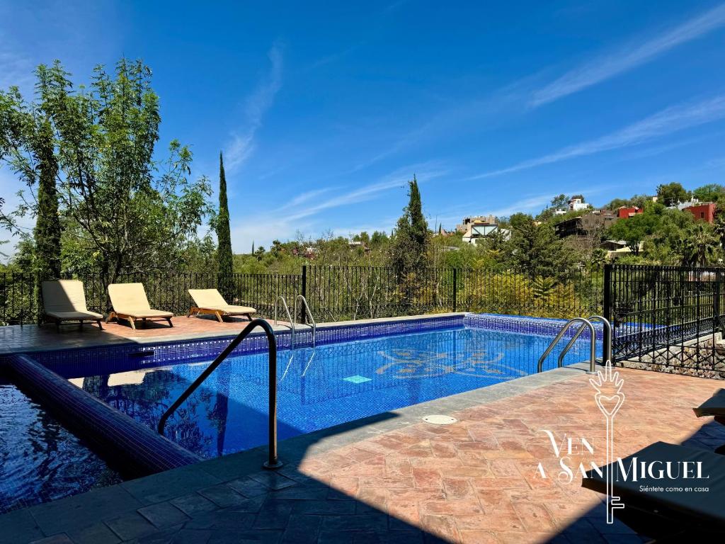 Spacious No Stairs Gated Community Pool Parking Gym photo 3
