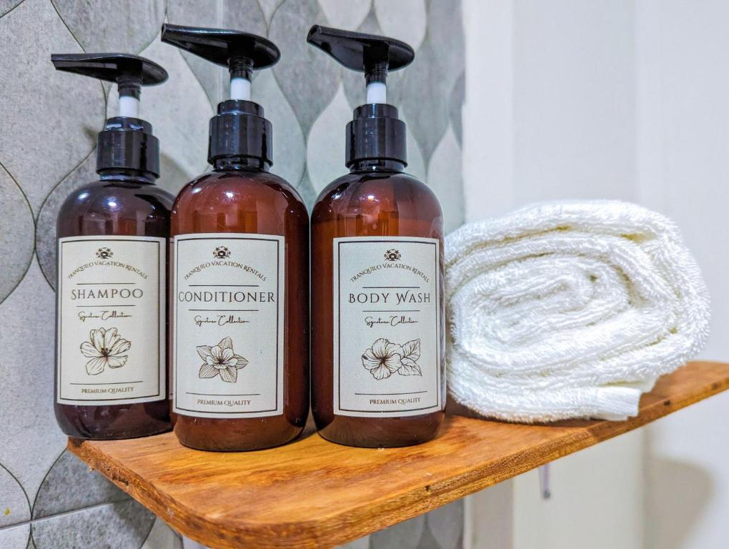 200m to Beach & 5th Ave Cozy & Peaceful Patio Suite AC Fast WiFi Great Value UVA15 photo 3