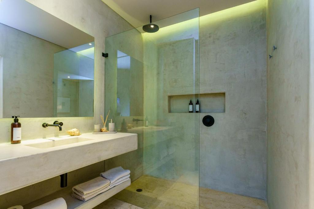 Luxury & Nature Meet Plus a Private Pool & Roof Pool photo 3