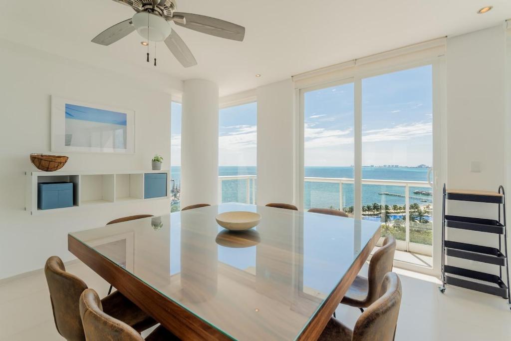 SEASlDE Beachfront 4 BDR by Casa Paraiso — photo 1