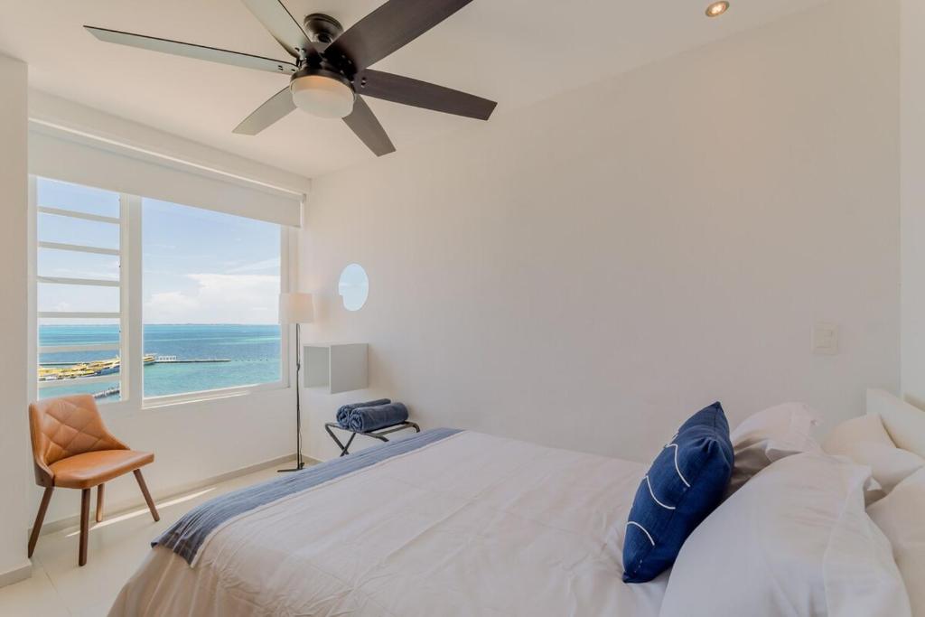 SEASlDE Beachfront 4 BDR by Casa Paraiso photo 3